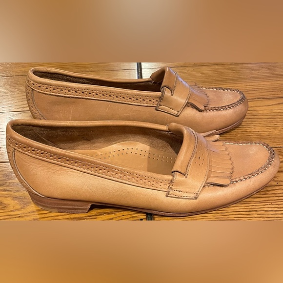 Cole Haan men’s Fringed tan loafers, size 10.5 M, wood heels - Picture 5 of 9